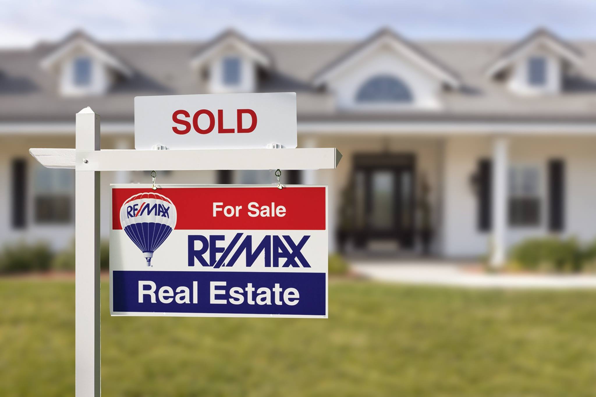Sold sign for REMAX Real Estate